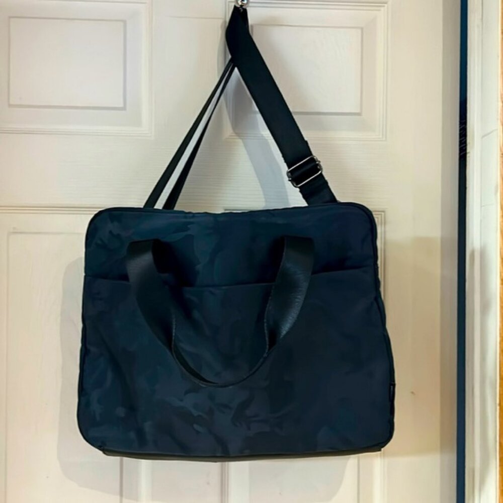 American Eagle Outfitters Laptop Messenger Bag Black Camo Print Unisex